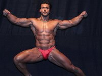 Peter Geerolf uit Tielt werd vier keer op rij wereldkampioen in het natural bodybuilding (2013-2016). Daarnaast behaalde hij meerdere Belgische en Europese titels.<br>Foto&#39;s genomen in november 2010 tijdens training bij Dr Johan Denolf.